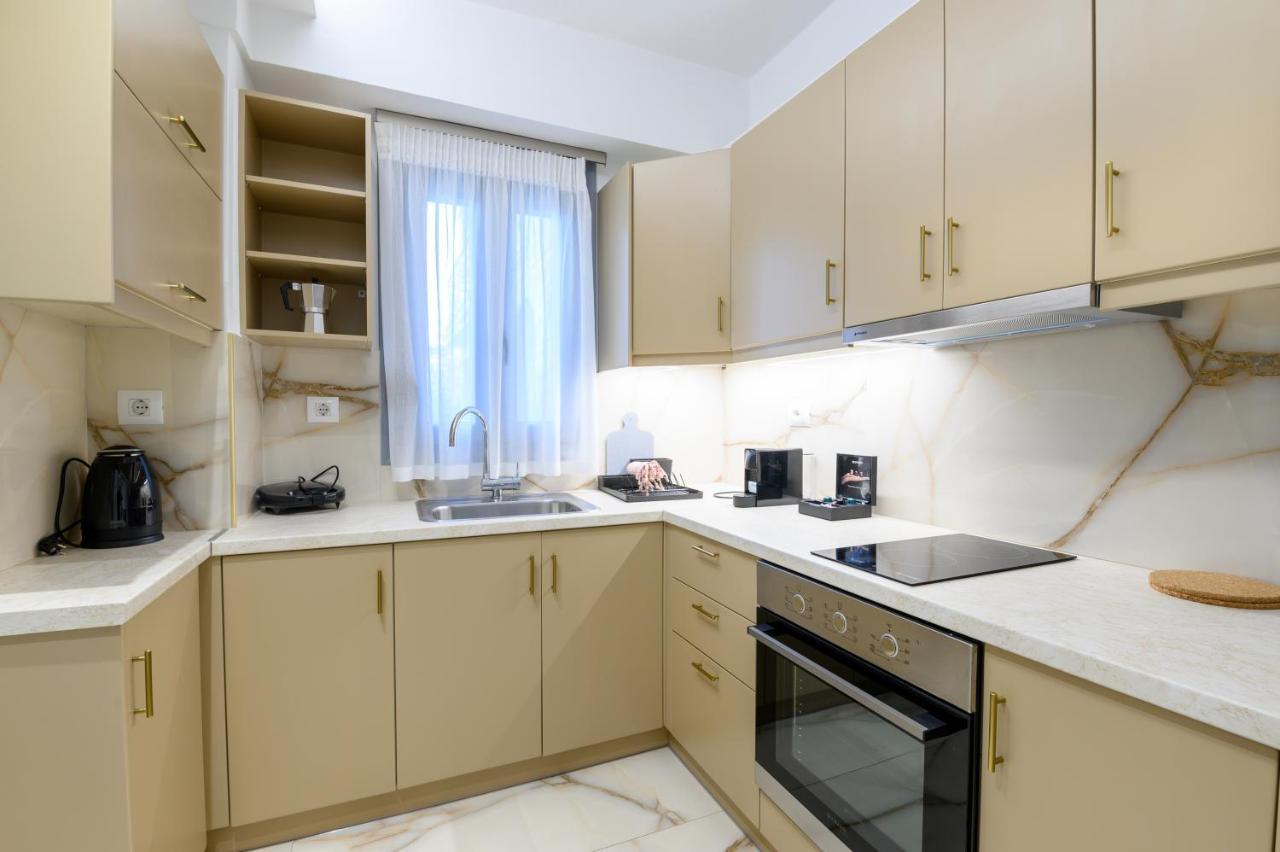 Momento Luxury Walking Distance From The *