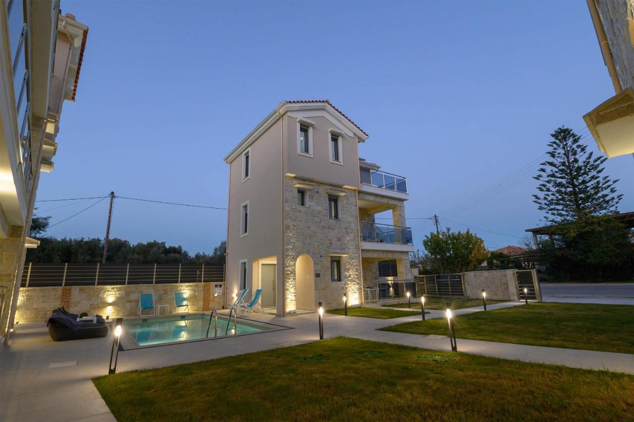 Momento Luxury Walking Distance From The