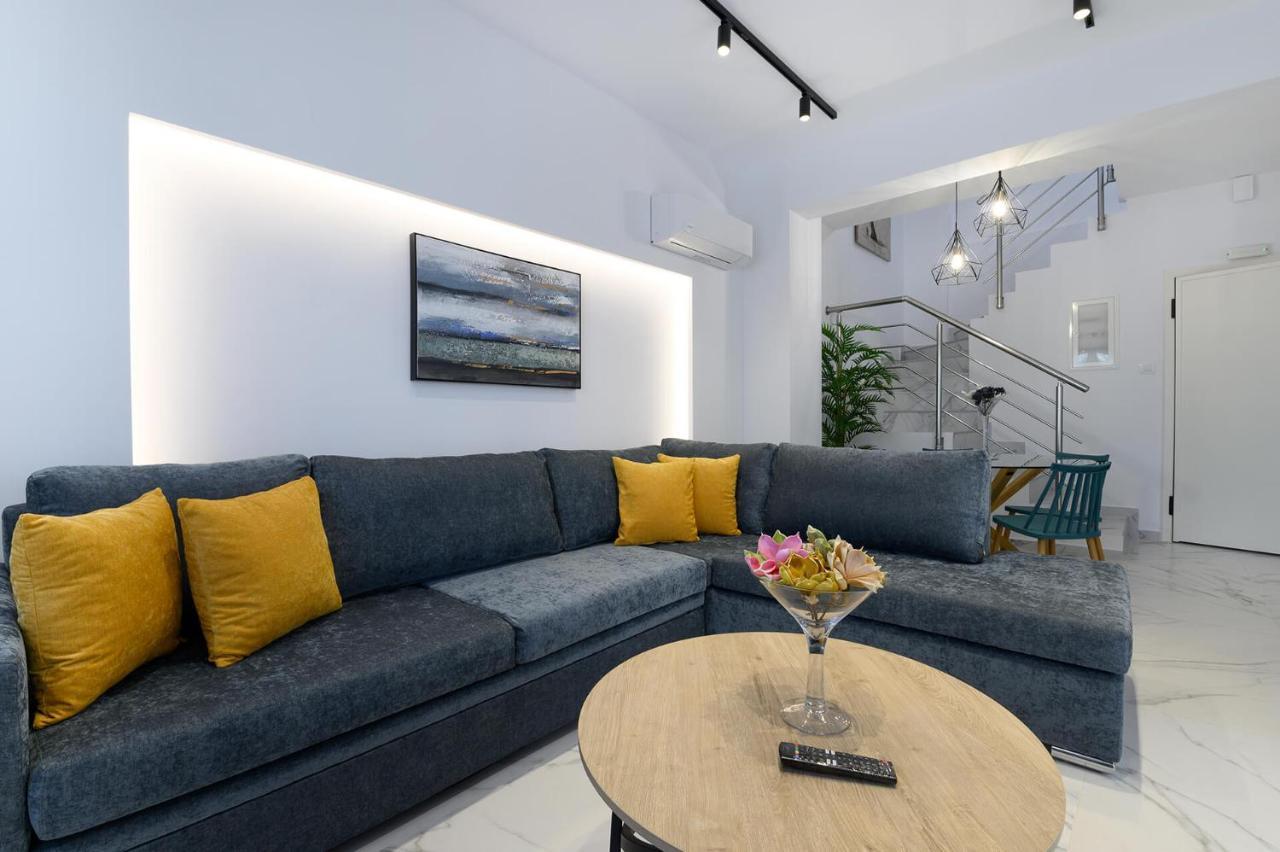 Momento Luxury Walking Distance From The *