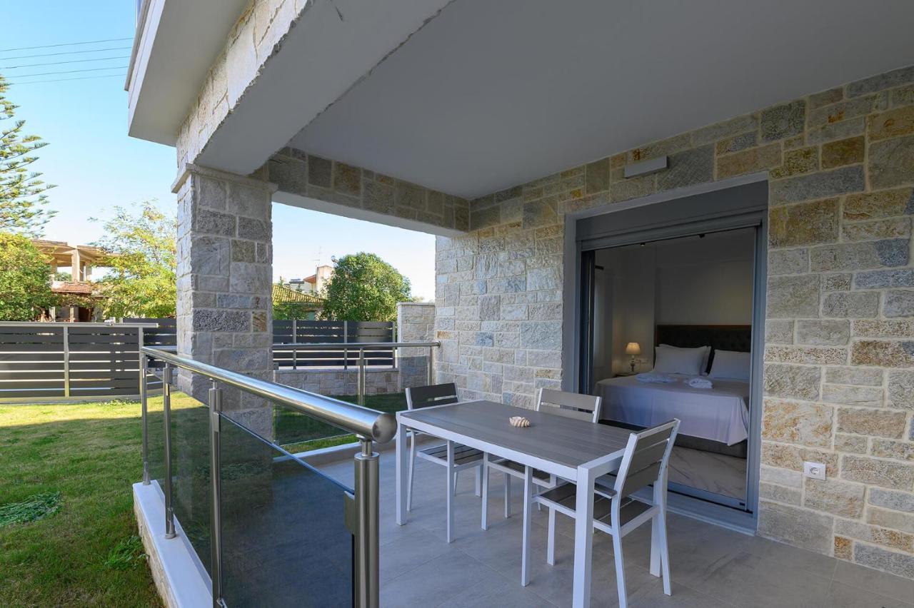 Momento Luxury Walking Distance From The *