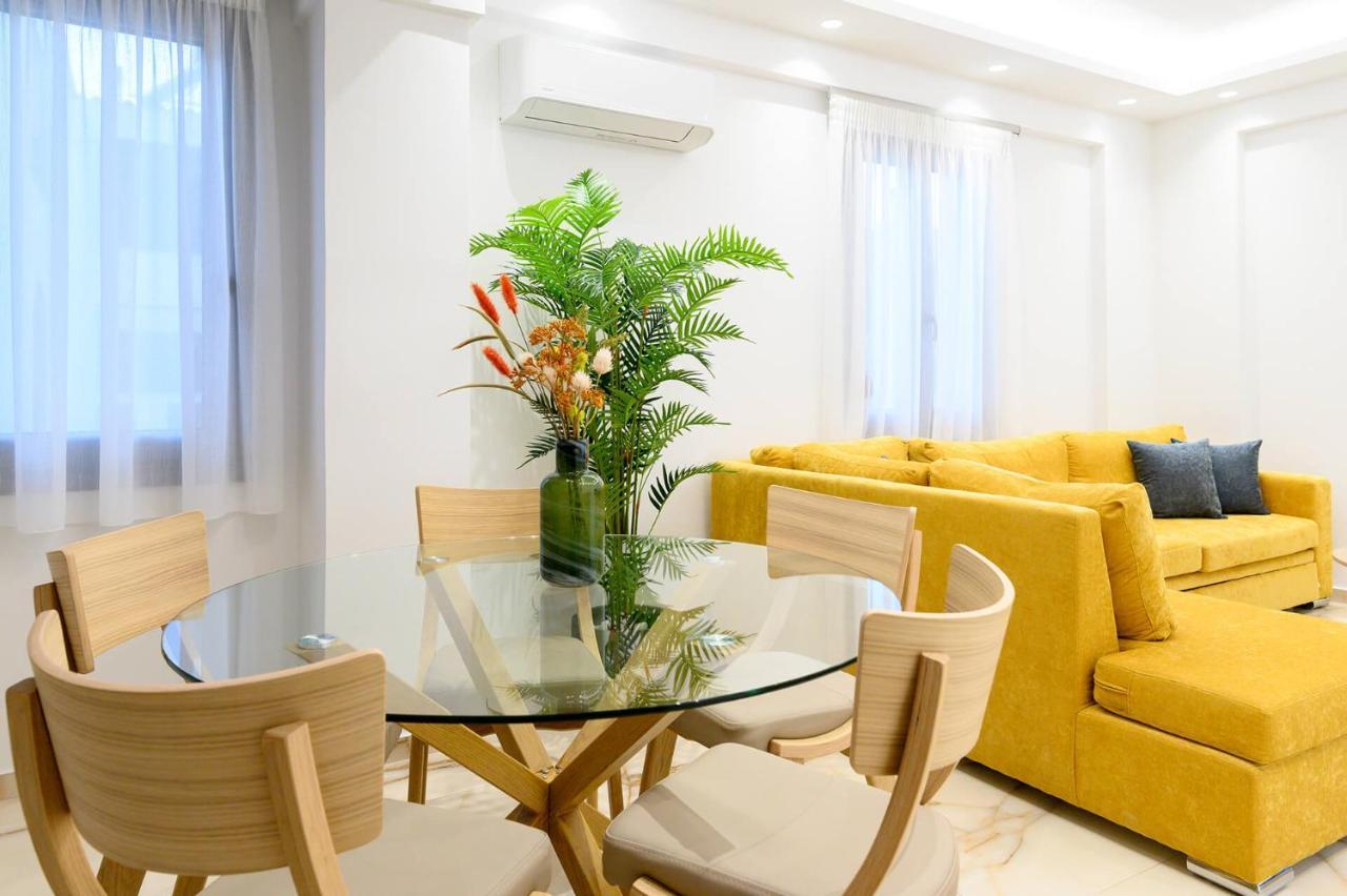 Momento Luxury Walking Distance From The *