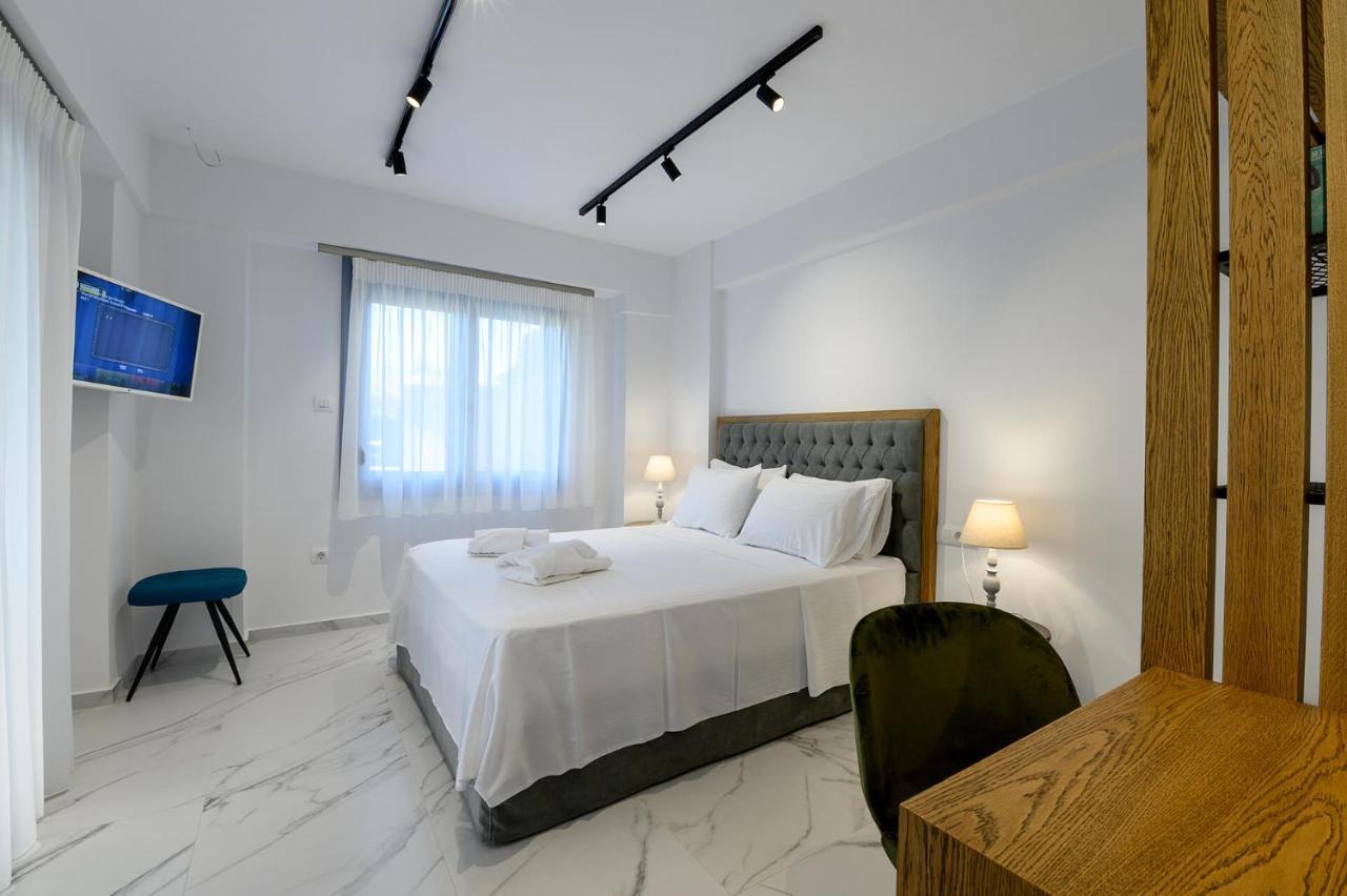 Momento Luxury Walking Distance From The *