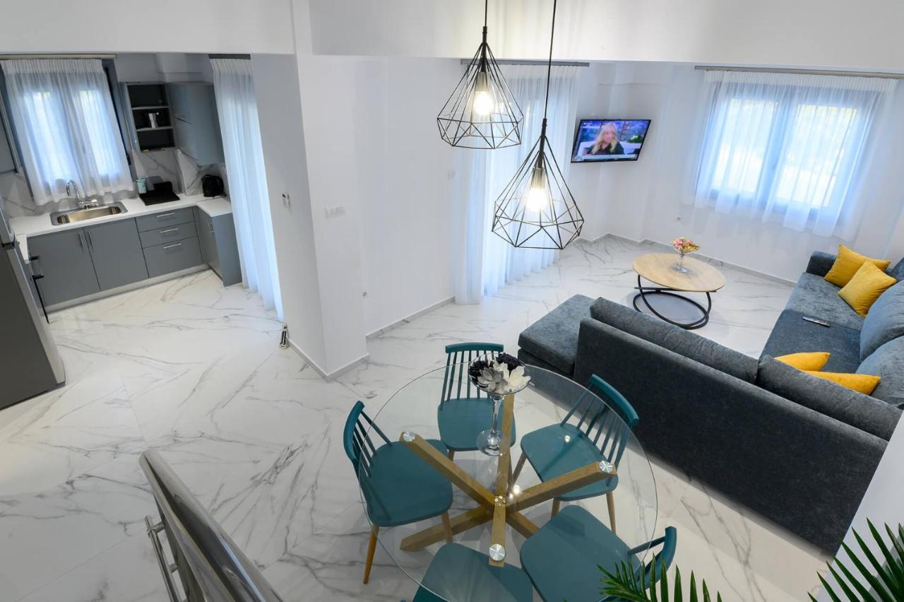 Momento Luxury Walking Distance From The Apartment Nikiana