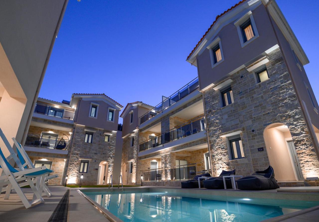 Momento Luxury Walking Distance From The *