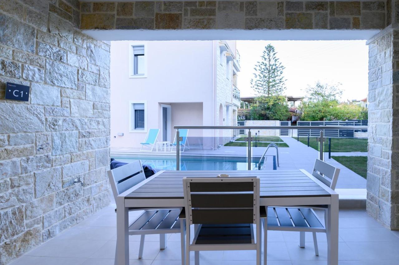 Momento Luxury Walking Distance From The *