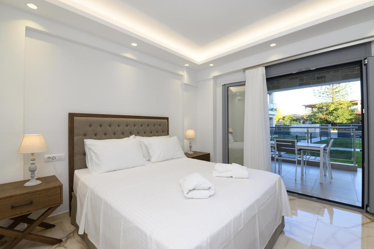 Momento Luxury Walking Distance From The Apartment Nikiana