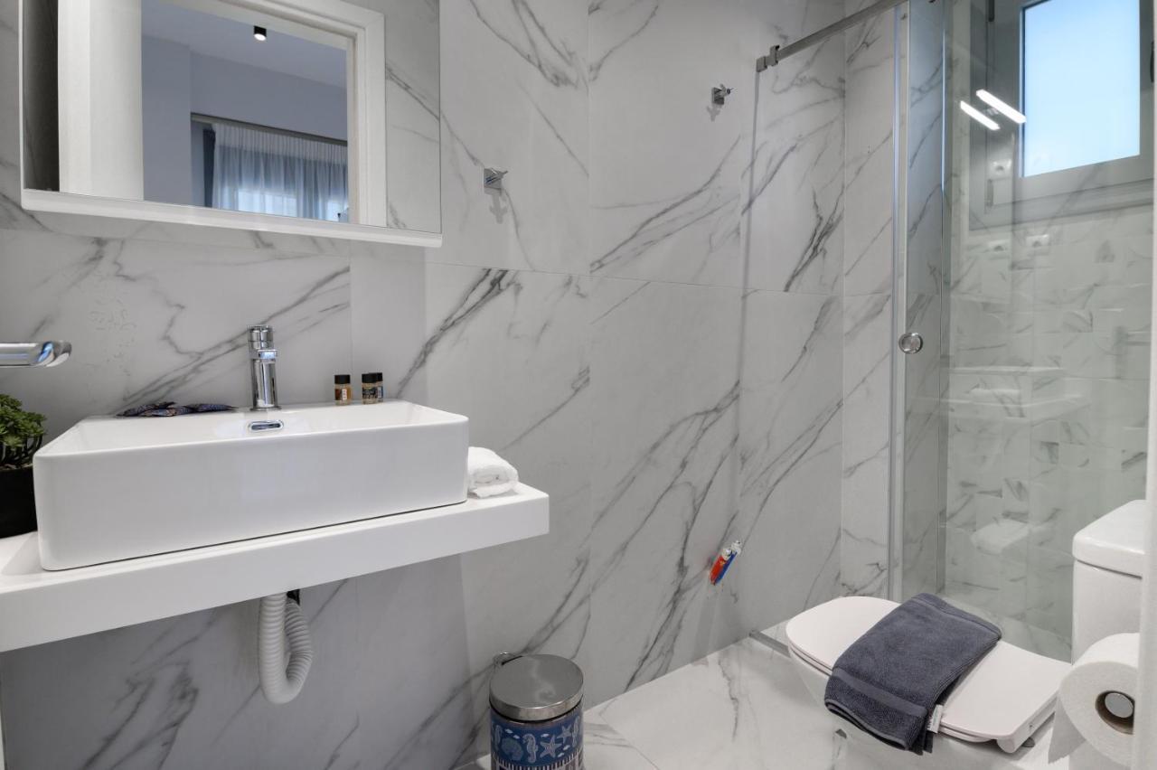 Momento Luxury Walking Distance From The Apartment Nikiana