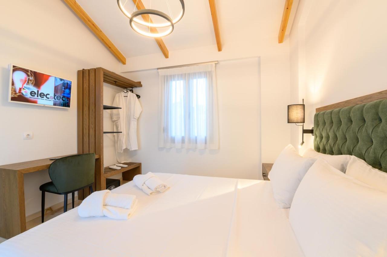 Momento Luxury Walking Distance From The *
